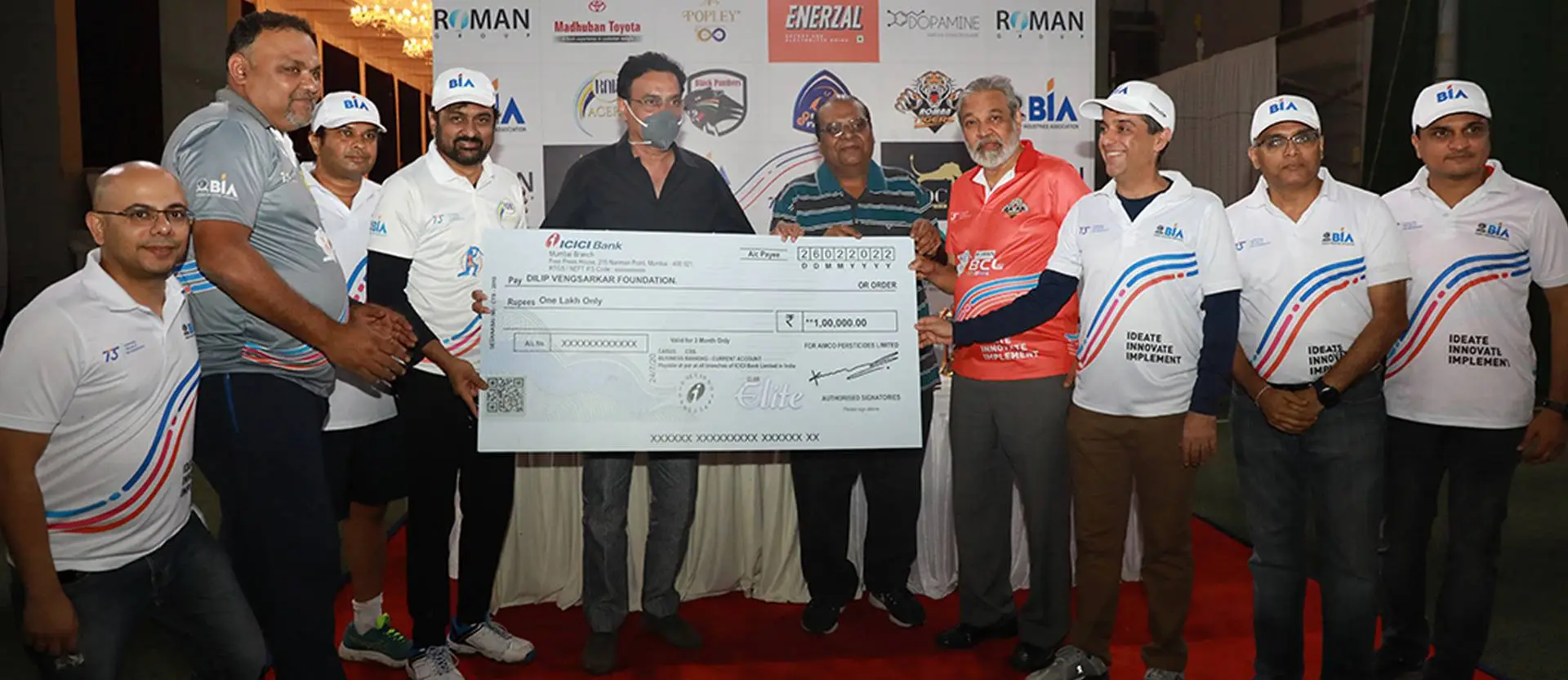 Mr. Sunil Gavaskar with Nevil Sanghvi, office bearer team, and other BIA members - Roman BIA Cricket League organised by Bombay Industries Association BIA under the Presidency of Mr. Nevil Sanghvi